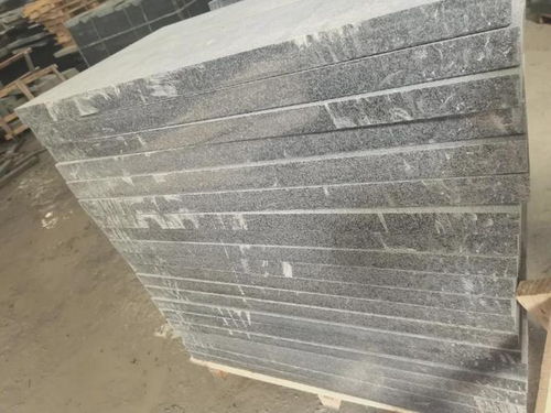 精工細(xì)作，勾勒永恒之美 花崗巖石材壓頂石的生產(chǎn)加工藝術(shù)