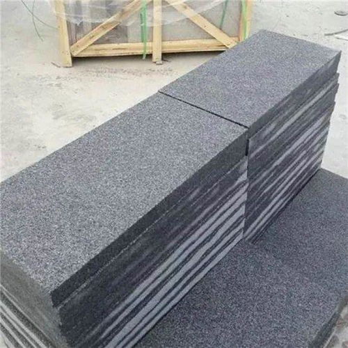 芝麻黑與黃銹石花崗巖加工價(jià)格全解析 每平方米成本詳解